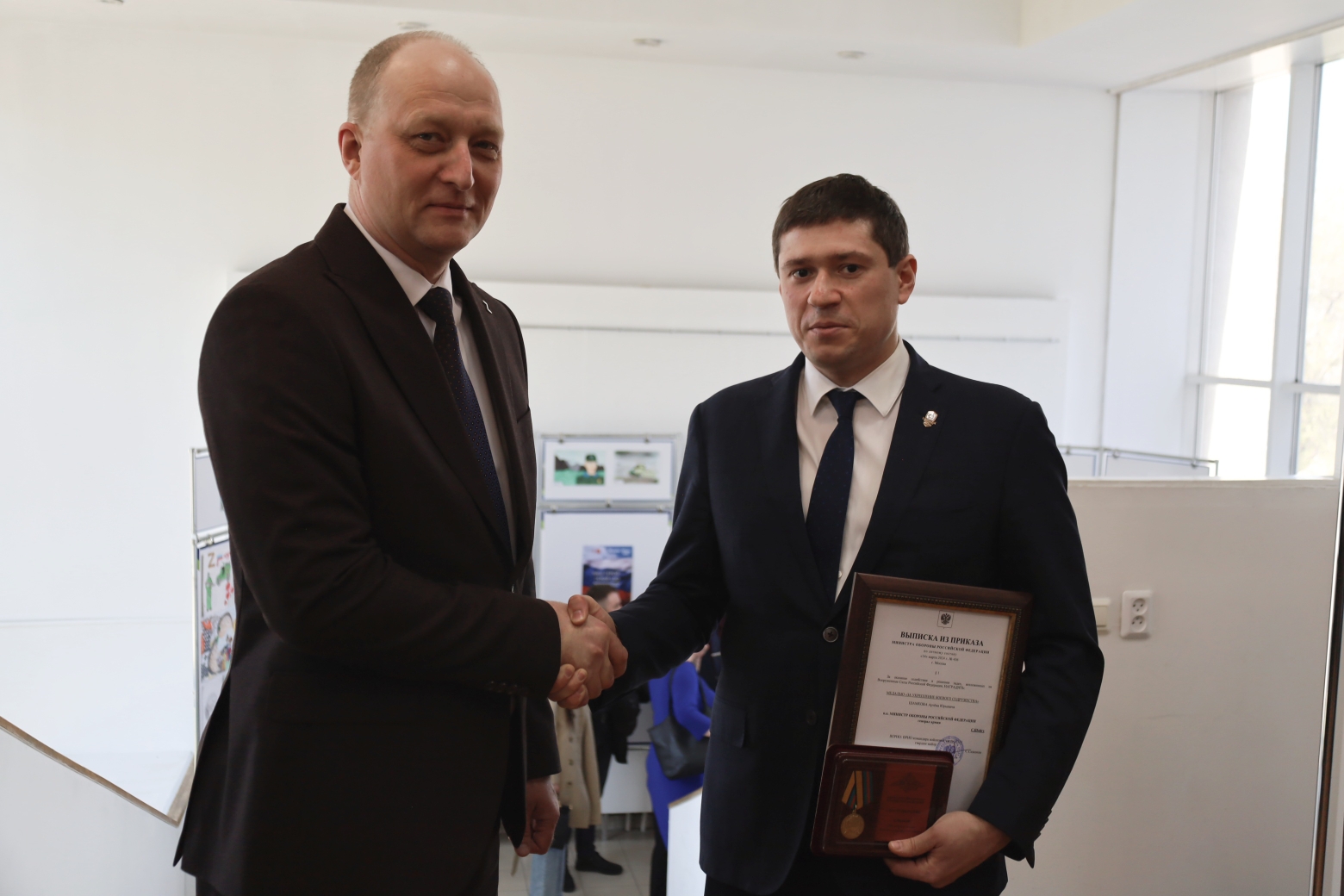 Медаль «За укрепление боевого содружества» вручена председателю Общественного совета ГУФССП России по  Алтайскому краю.